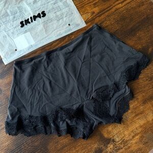 SKIMS Fits Everybody Lace Boyshort Onyx